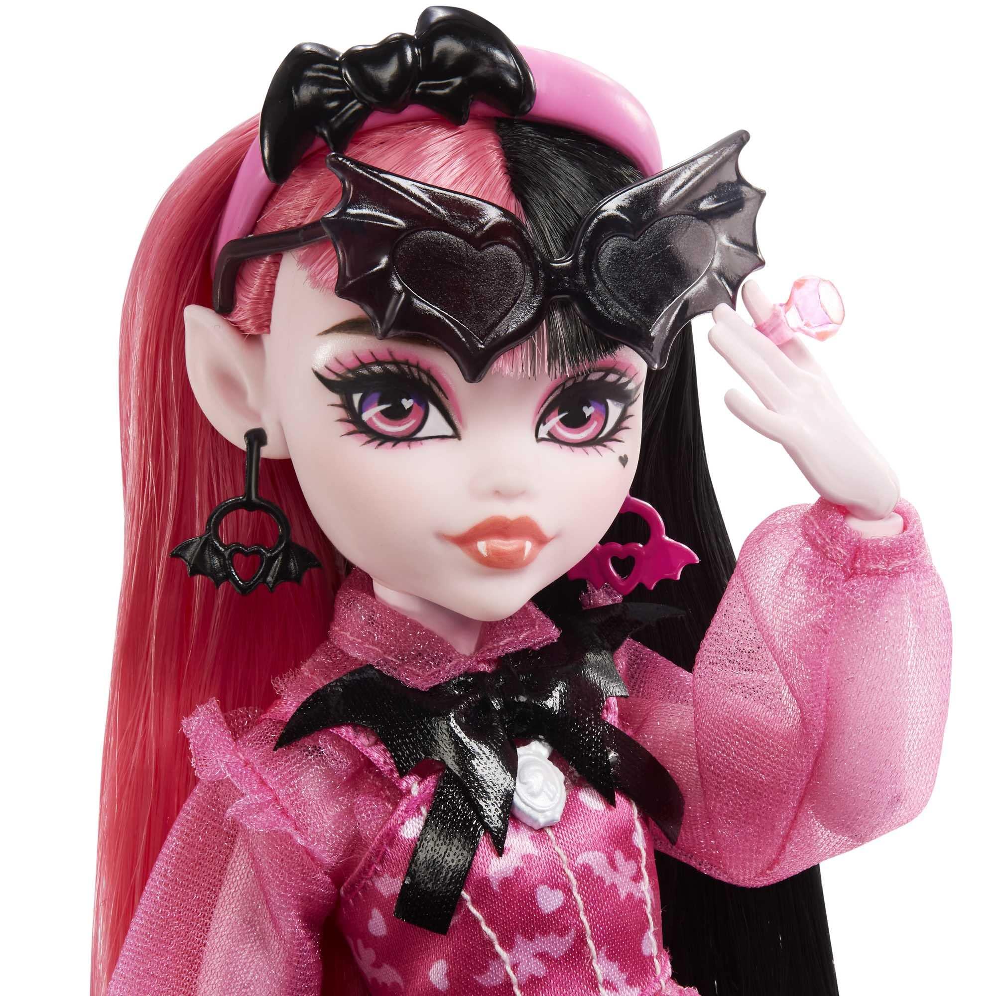 Monster High Monster High Doll, Draculaura with Pink & Black Hair in Signature Look with Fashion Accessories & Pet Bat Count Fabulous