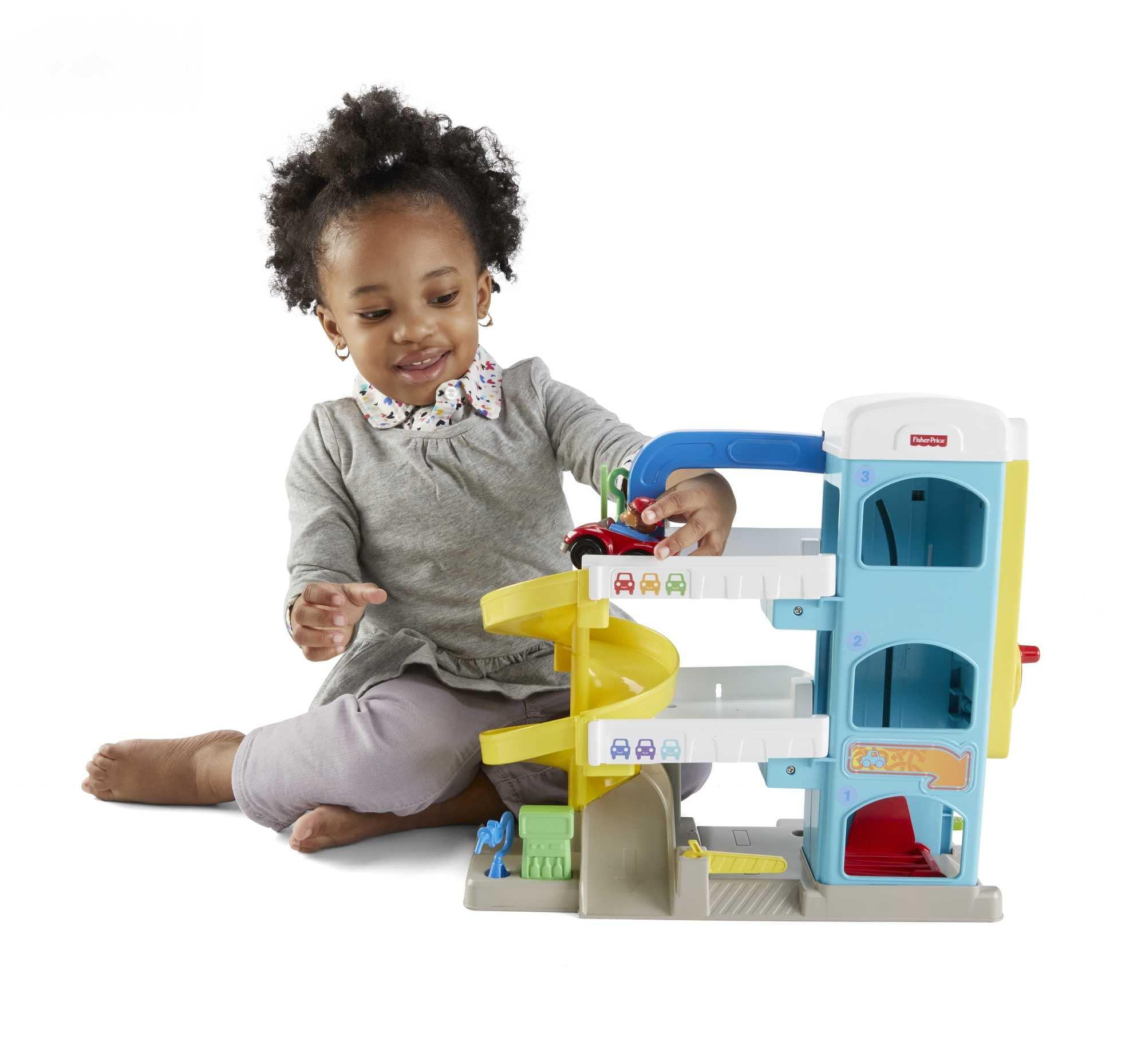 Fisher-Price Fisher-Price Little People Toddler Toy Helpful Neighbors Garage Playset with Spiral Ramp & 2 Cars for Pretend Play Ages 18+ Months