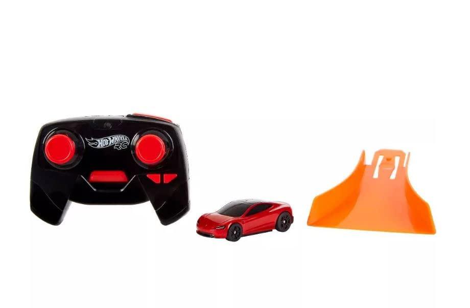 Hot Wheels Hot Wheels RC 1:64 Scale Rechargeable Radio-Controlled Racing Cars for On- Or Off-Track Play, Includes Car, Controller & Adapter for Kids 5 Years Old & Up (Roadster)
