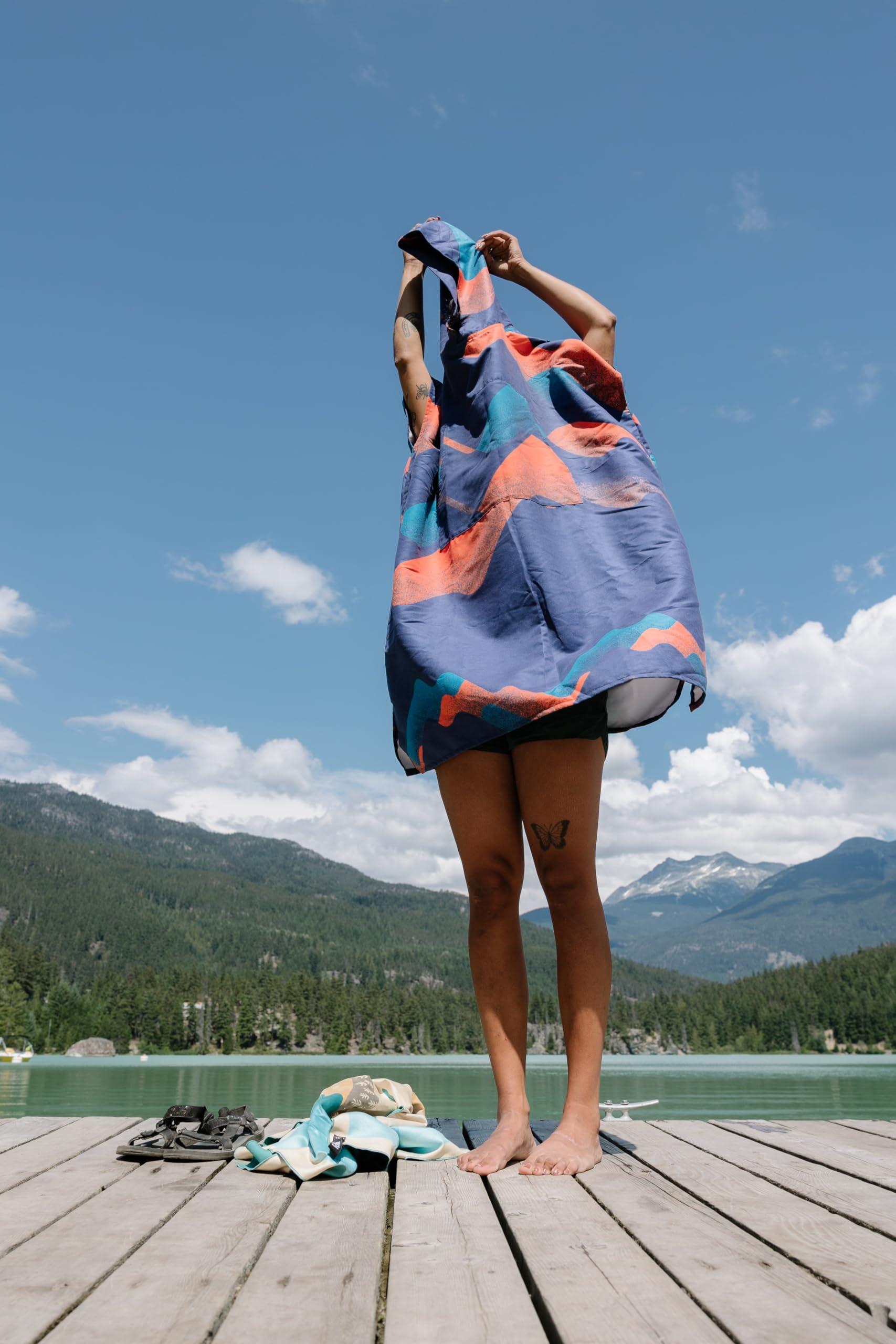 PackTowl PackTowl Lightweight Microfiber Hooded Changing Poncho, Riso Wave, Small/Medium