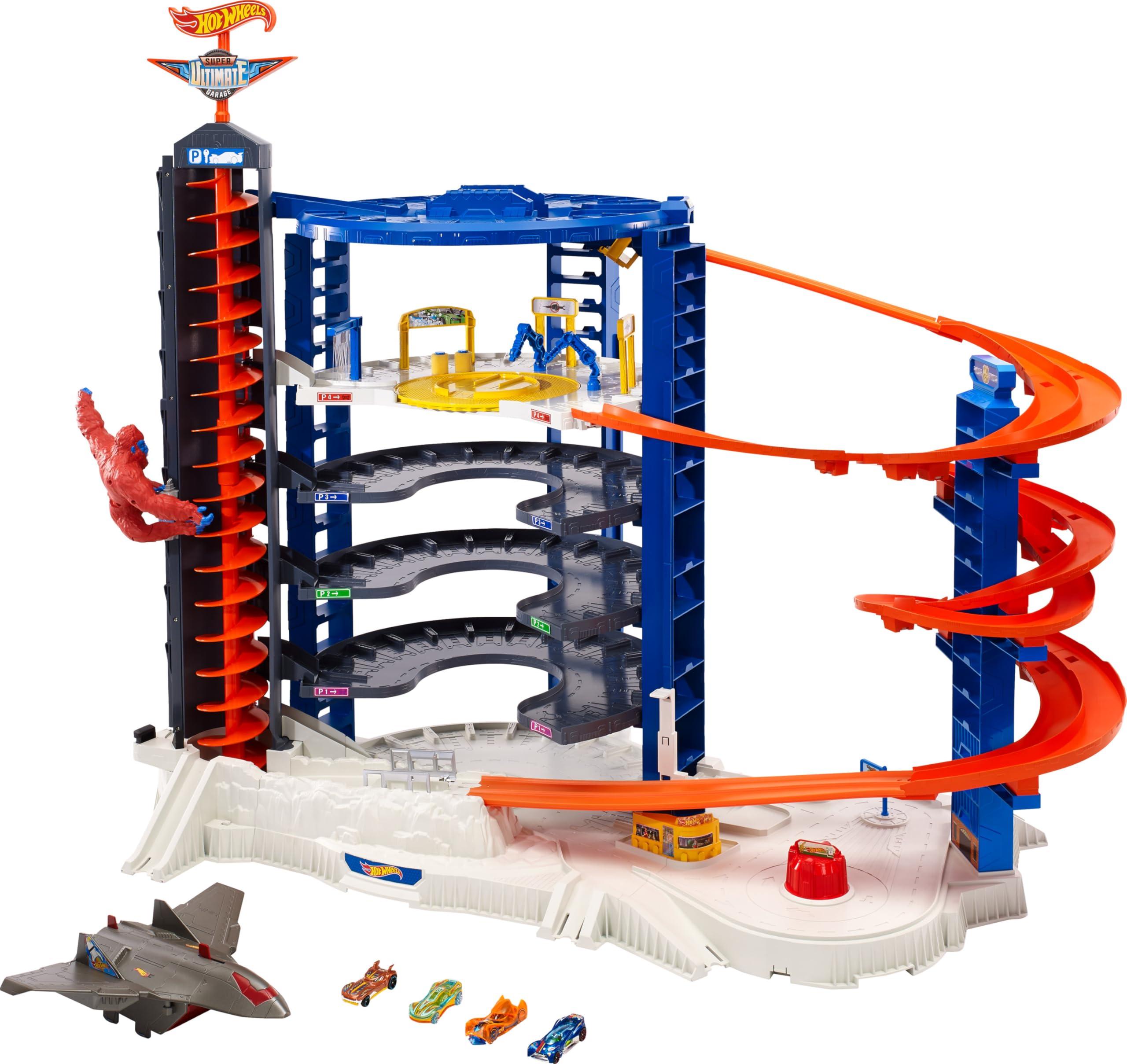 Hot Wheels Toy Car Track Set & 4 1:64 Scale Hot Wheels