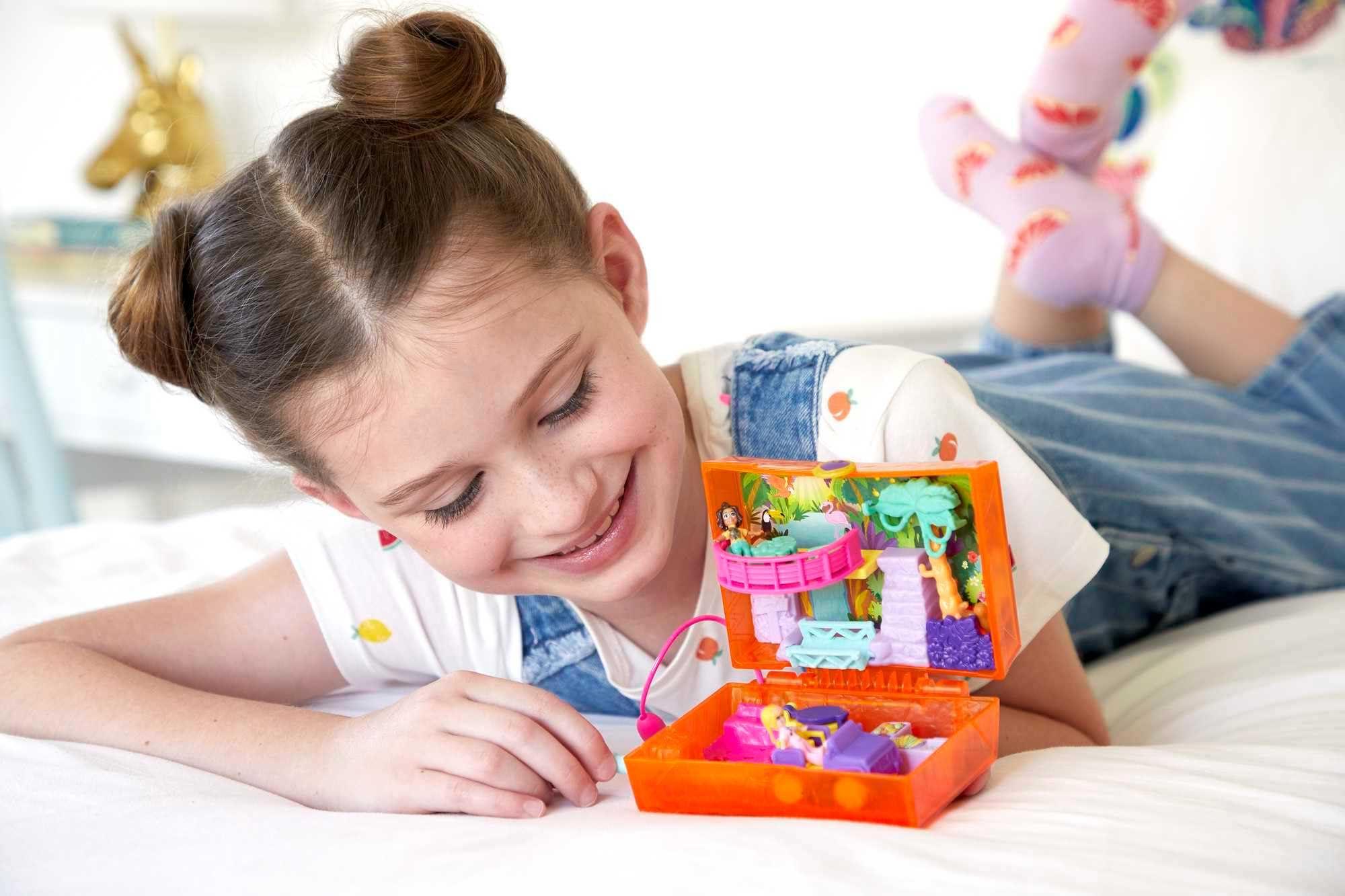 Polly Pocket Polly Pocket Playset, Travel Toy with 2 Micro Dolls, Pet Sloths & Surprise Accessories, Jungle Safari Compact