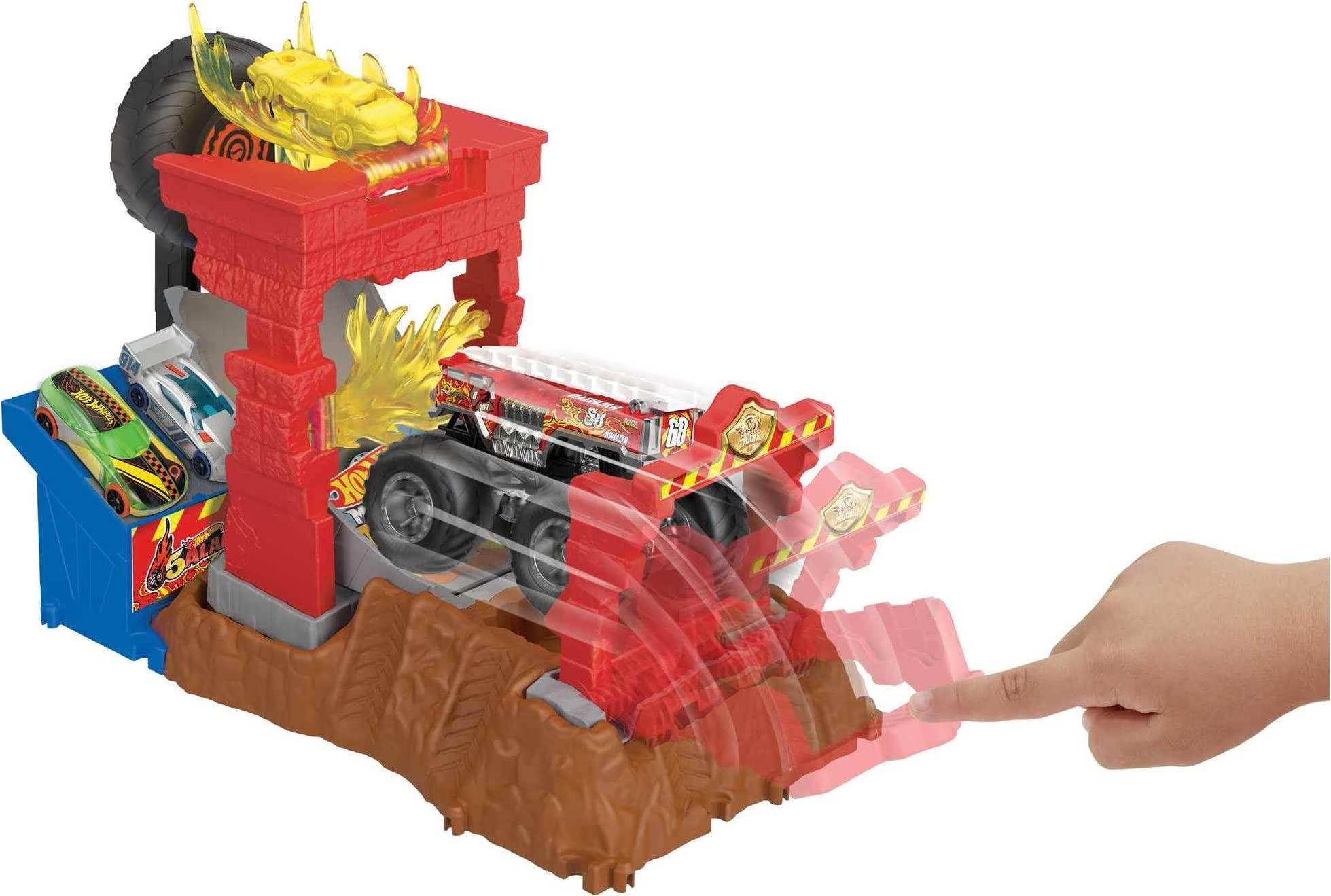 Hot Wheels Hot Wheels Monster Trucks Playset & Toy Truck, Arena Smashers 5-Alarm Fire Crash Challenge, 1:64 Scale Firetruck & Crushable Car