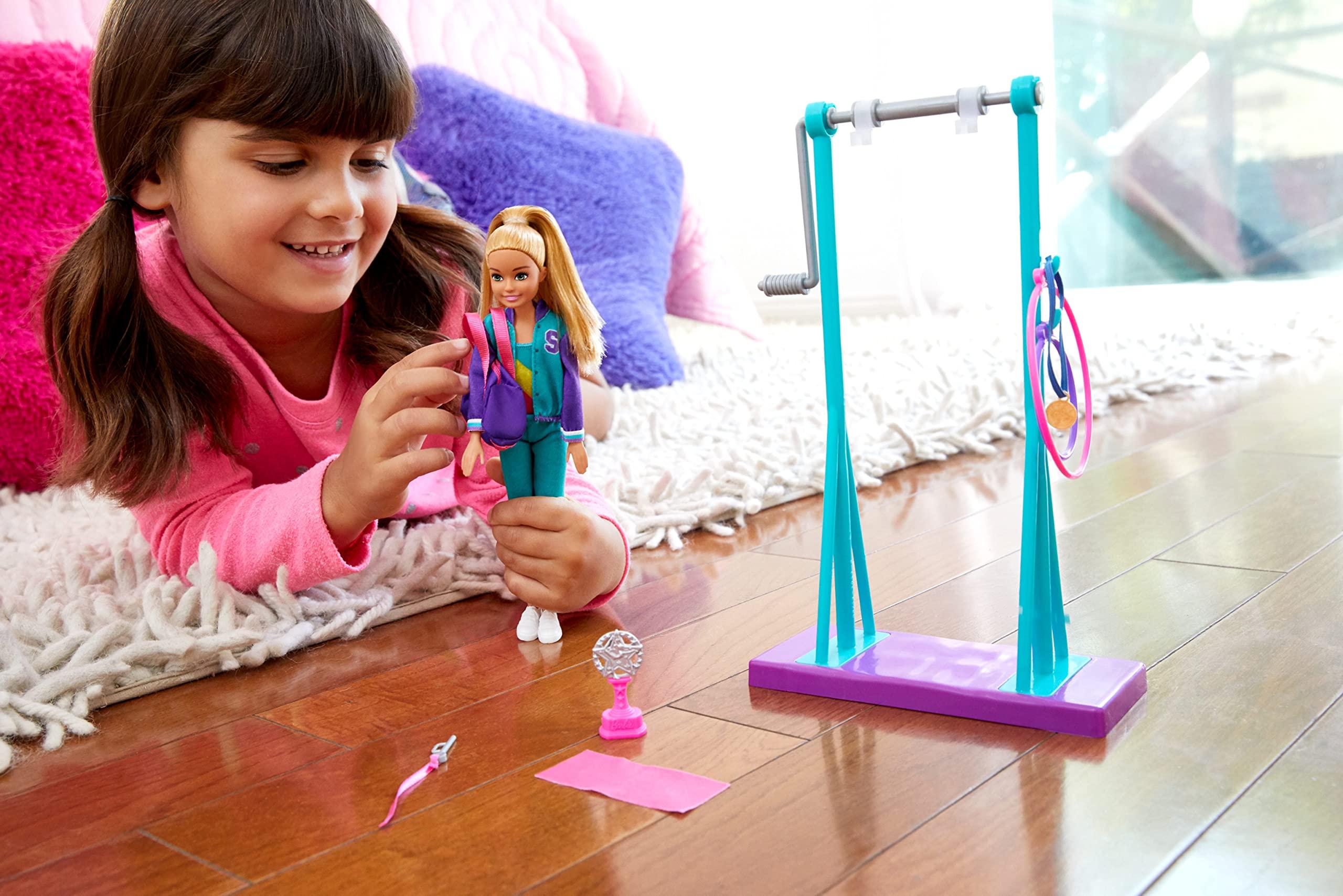 Barbie Barbie Team Stacie Doll and Gymnastics Playset with Spinning Bar and 7 Themed Accessories for 3 to 7 Year Olds