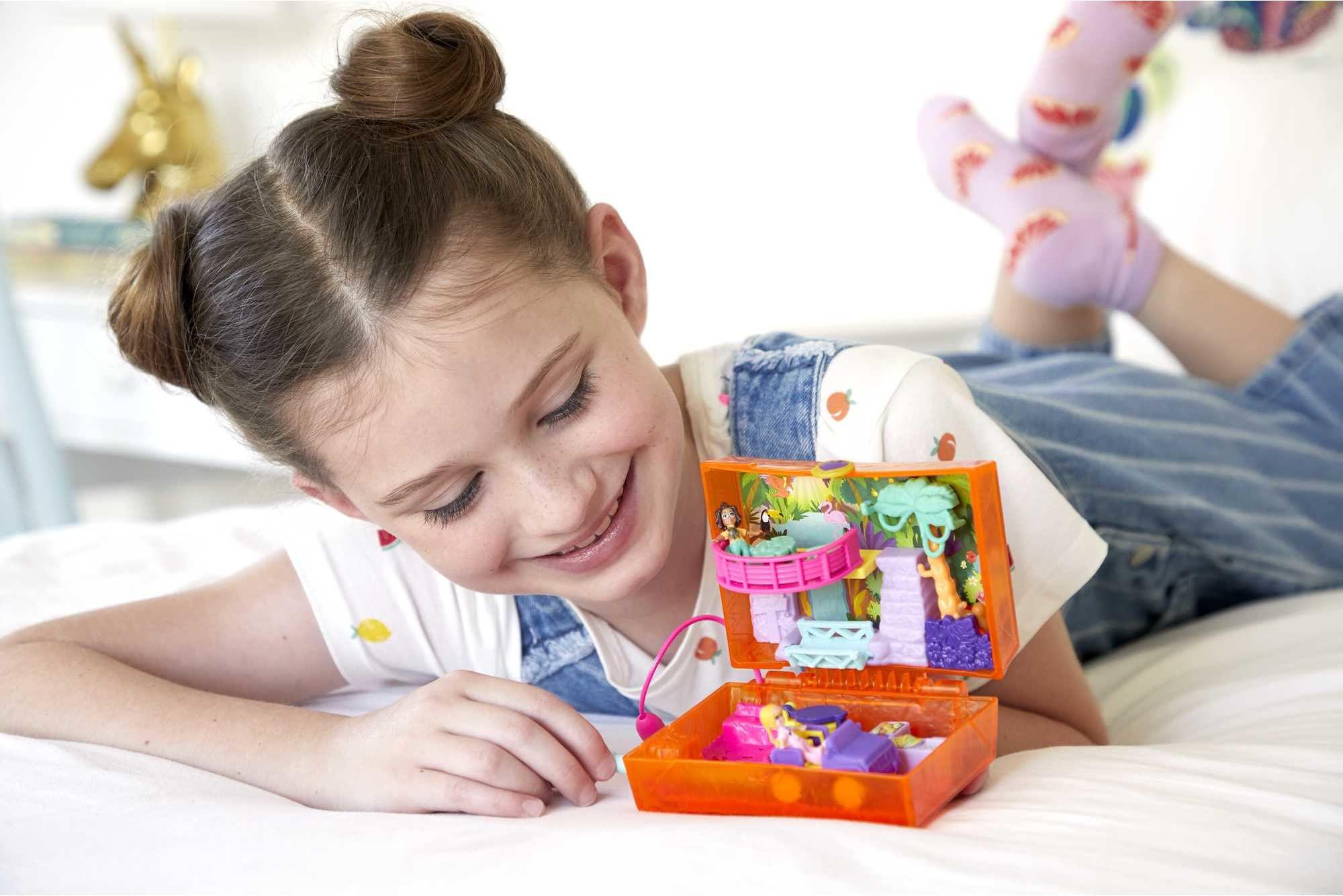 Polly Pocket Polly Pocket Playset, Travel Toy with 2 Micro Dolls, Pet Sloths & Surprise Accessories, Jungle Safari Compact