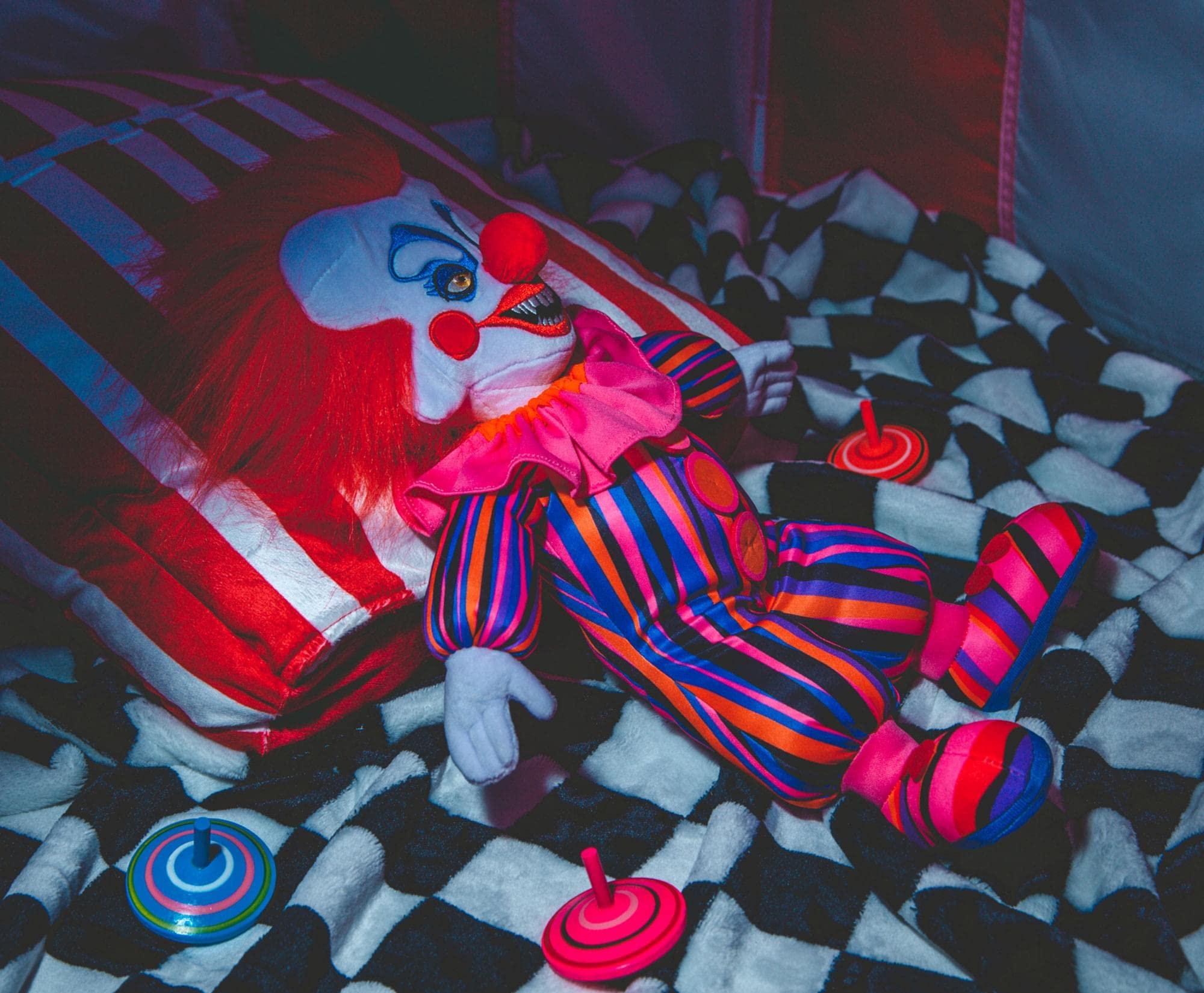 Toynk Killer Klowns from Outer Space Rudy 14-Inch Collector Plush Toy, Large Soft Stuffed Animal | 80s Horror Movie Collectibles