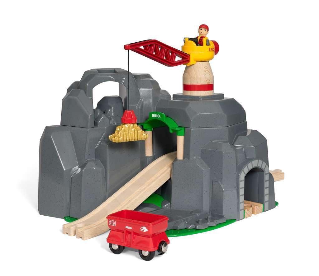 Brio BRIO World - 33889 Crane & Mountain Tunnel | 7 Piece Toy Train Accessory for Kids | Interactive Play | FSC Certified Wood | Perfect for Ages 3 and Up