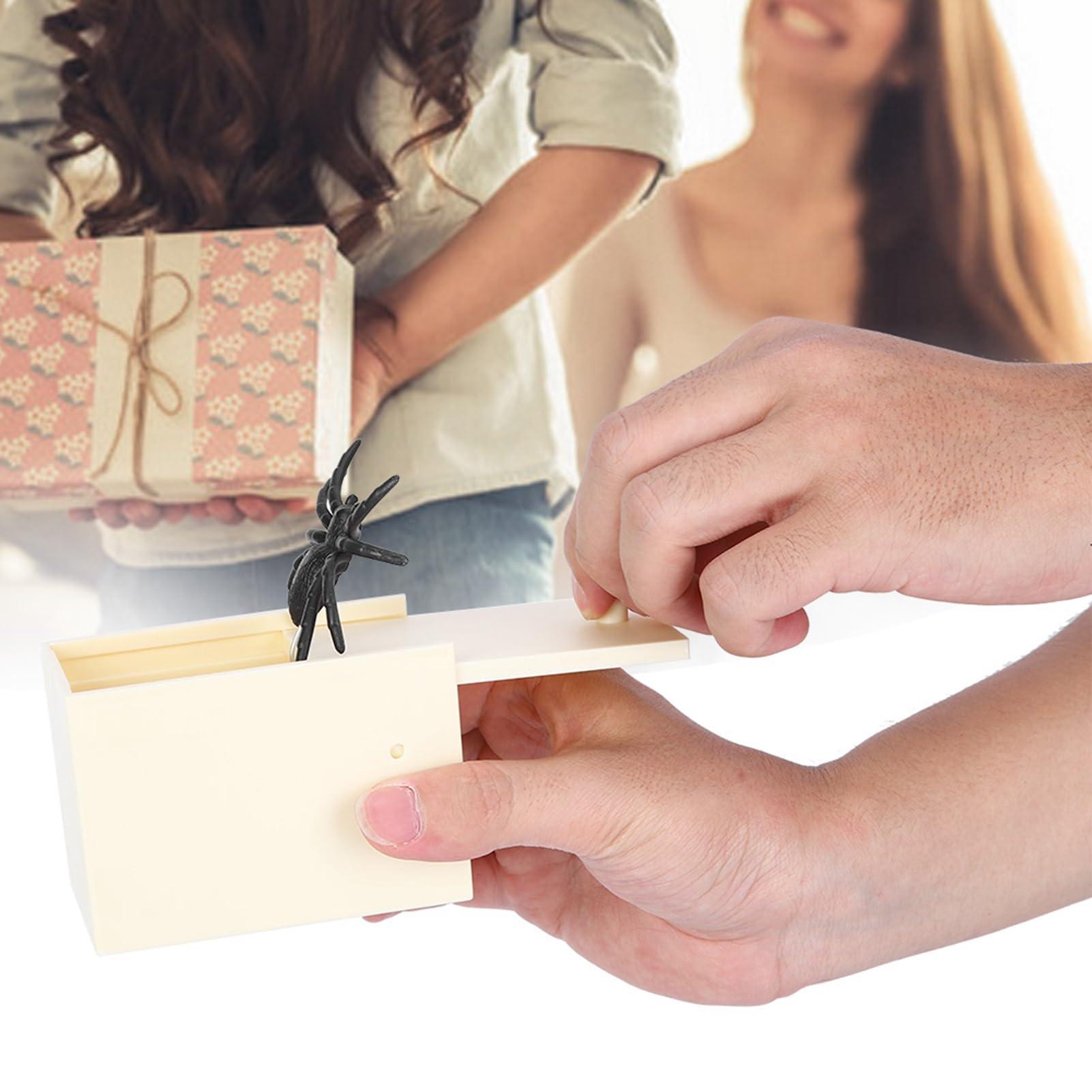 Gsycle Gsycle Simulation Fake Spider Box, Wooden Scare Box Funny Trick Prank Toy Fun Joke Scarebox Toy Spider Box Prankoy Prank for Kids Adults