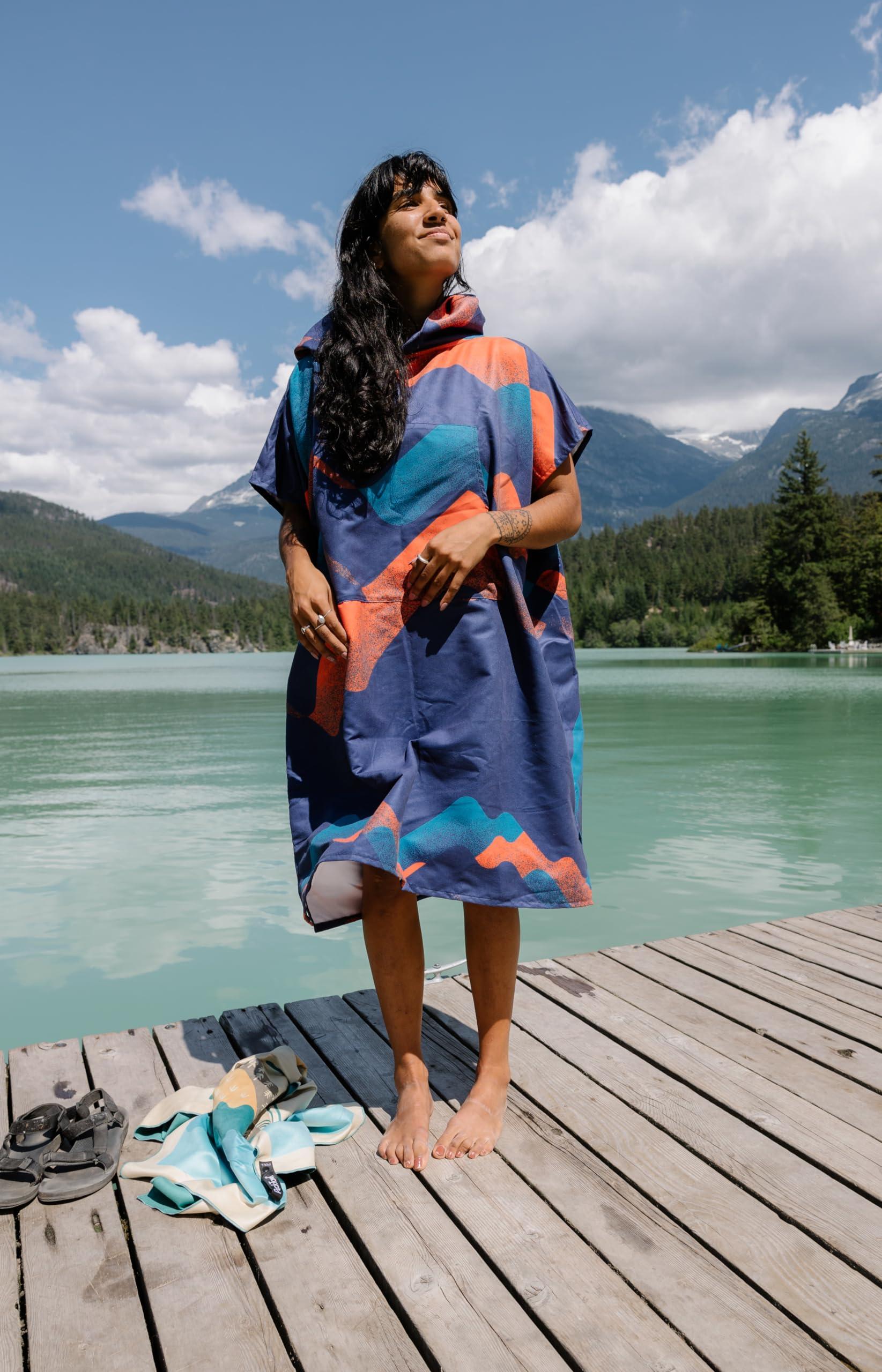 PackTowl PackTowl Lightweight Microfiber Hooded Changing Poncho, Riso Wave, Small/Medium