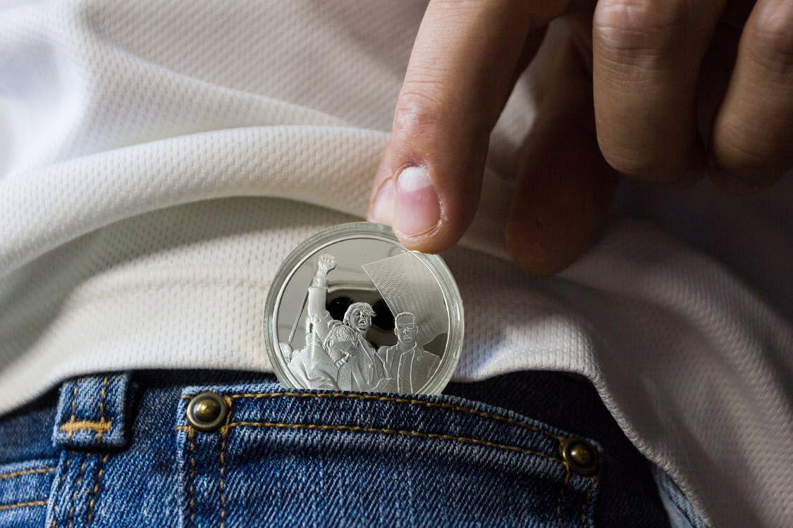 Yvhusk Donald Trump Assassinated Coins 2024 Shooting Collection Medal Trump Fighting for America Collectible Coin (10 Pieces Silver-Silver)