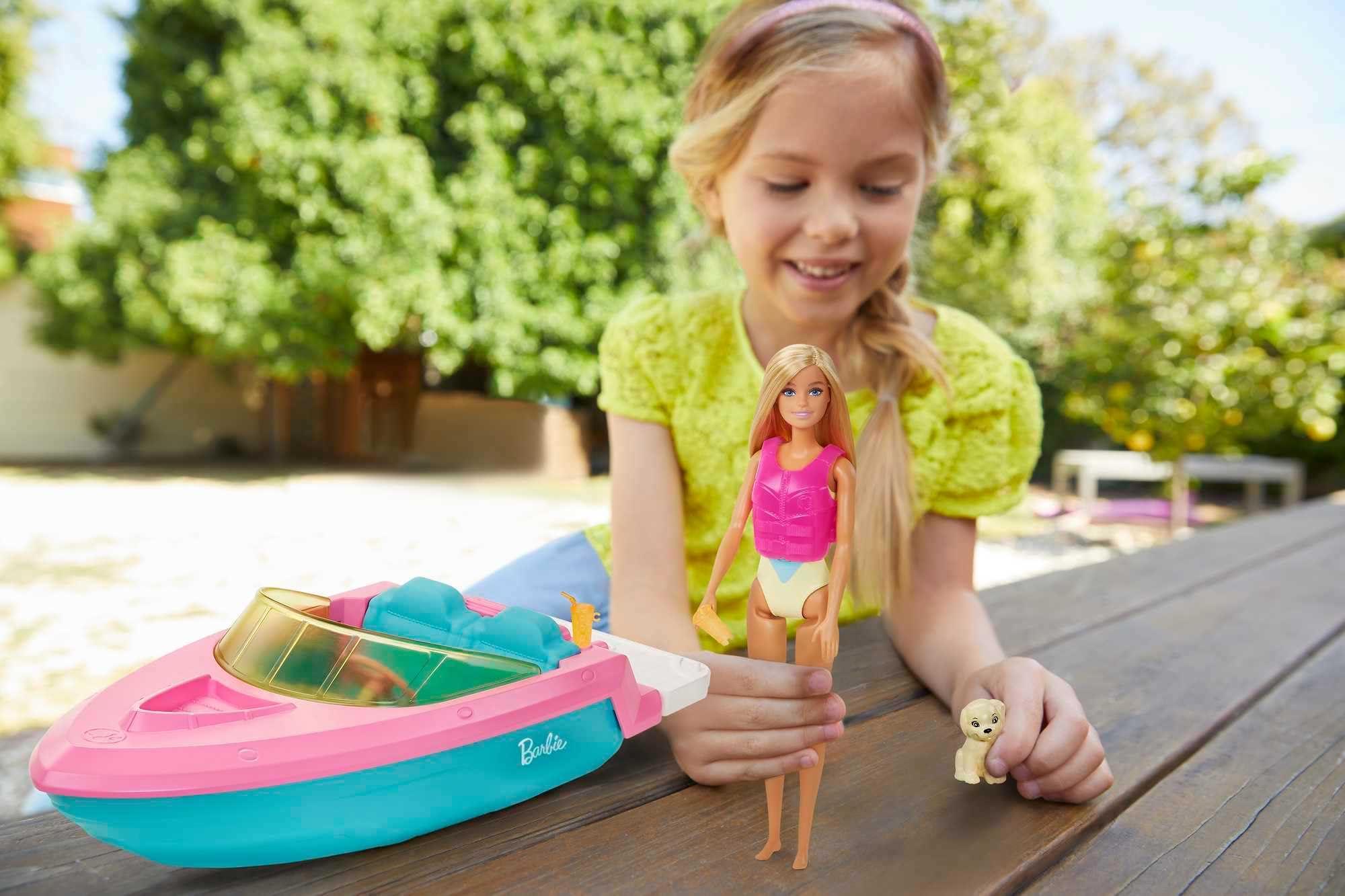 Barbie Barbie Toy Boat with Pet Puppy, Life Vest and Beverage Accessories, Fits 3 Dolls and Floats in Water