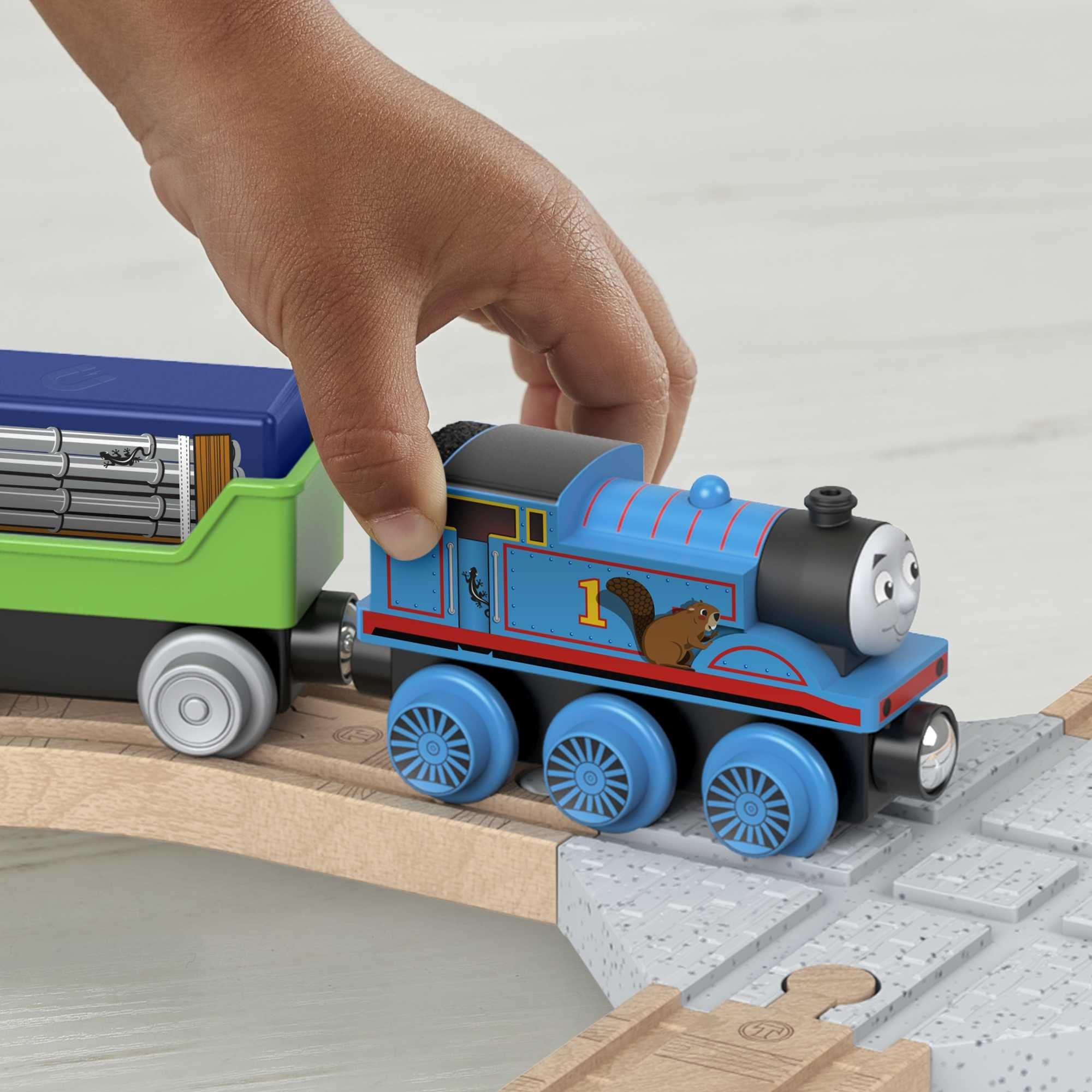 Thomas & Friends Thomas & Friends Wooden Railway Toy Train Set Figure 8 Track Pack with Thomas Wood Engine for Preschool Kids Ages 3+ Years (Amazon Exclusive)