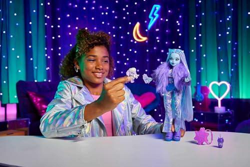 Monster High Monster High Doll, Abbey Bominable Yeti with Pet Mammoth Tundra & Accessories Including Furry Scarf & Snowflake Backpack