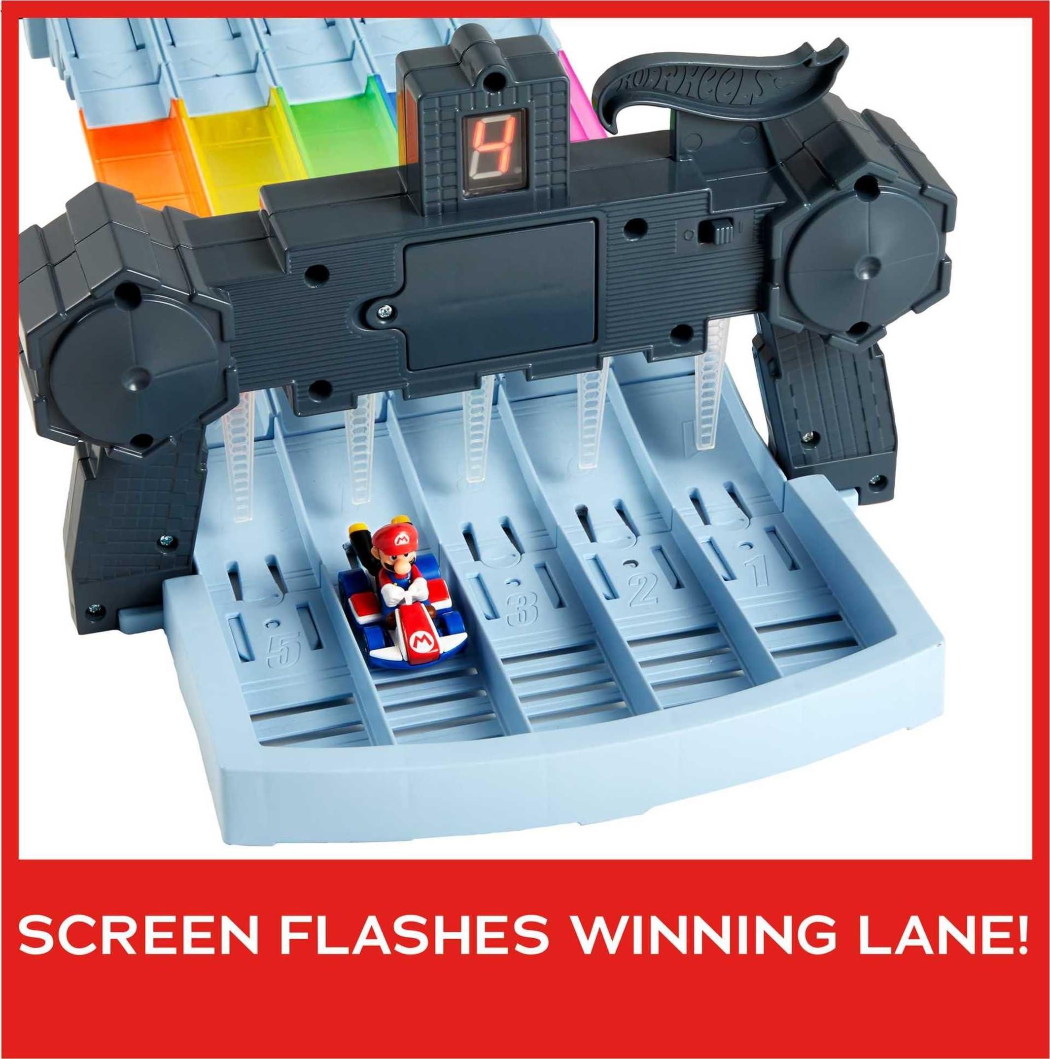 Hot Wheels Hot Wheels Mario Kart Rainbow Road Raceway 8-Foot Track Set with Lights & Sounds & 2 1:64 Scale Vehicles, Race with 5-Track Colorful Course with 2 Configurations