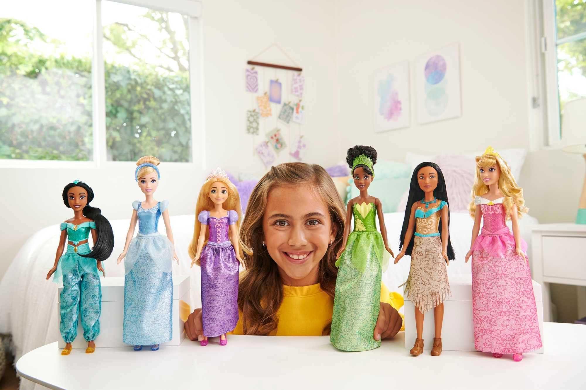 Mattel Mattel Disney Princess Toys, Fashion Doll Gift Set with 13 Dolls in Sparkling Clothing & Accessories, Inspired by the Movies (Amazon Exclusive)