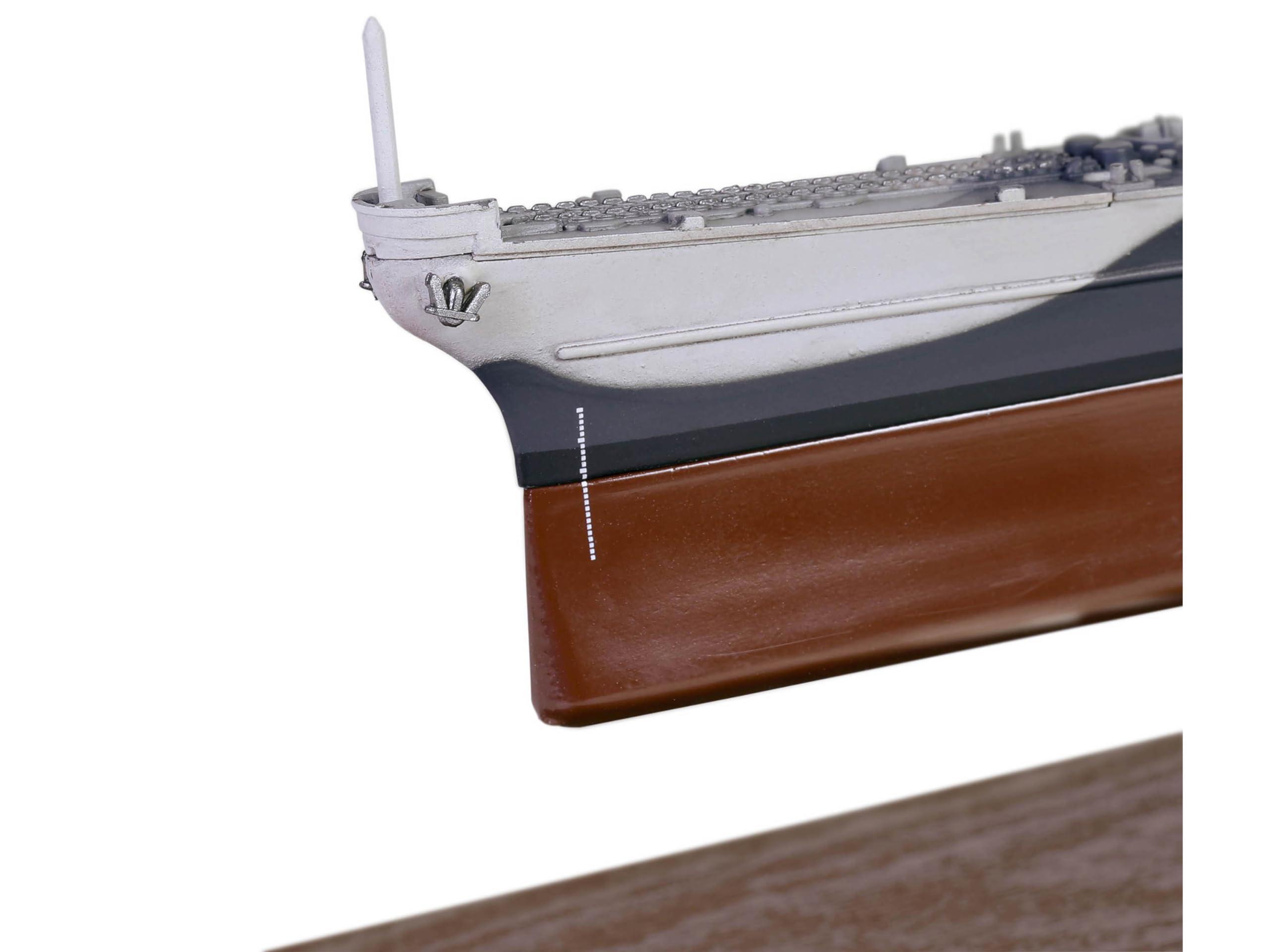 Forces of Valor Models USS Missouri (BB-63) Iowa-Class Battleship Battle of Okinawa (1945) United States Navy (Full Hull Edition) Battleship Series 1/700 Diecast Model by Forces of Valor FOV-861131B, Small