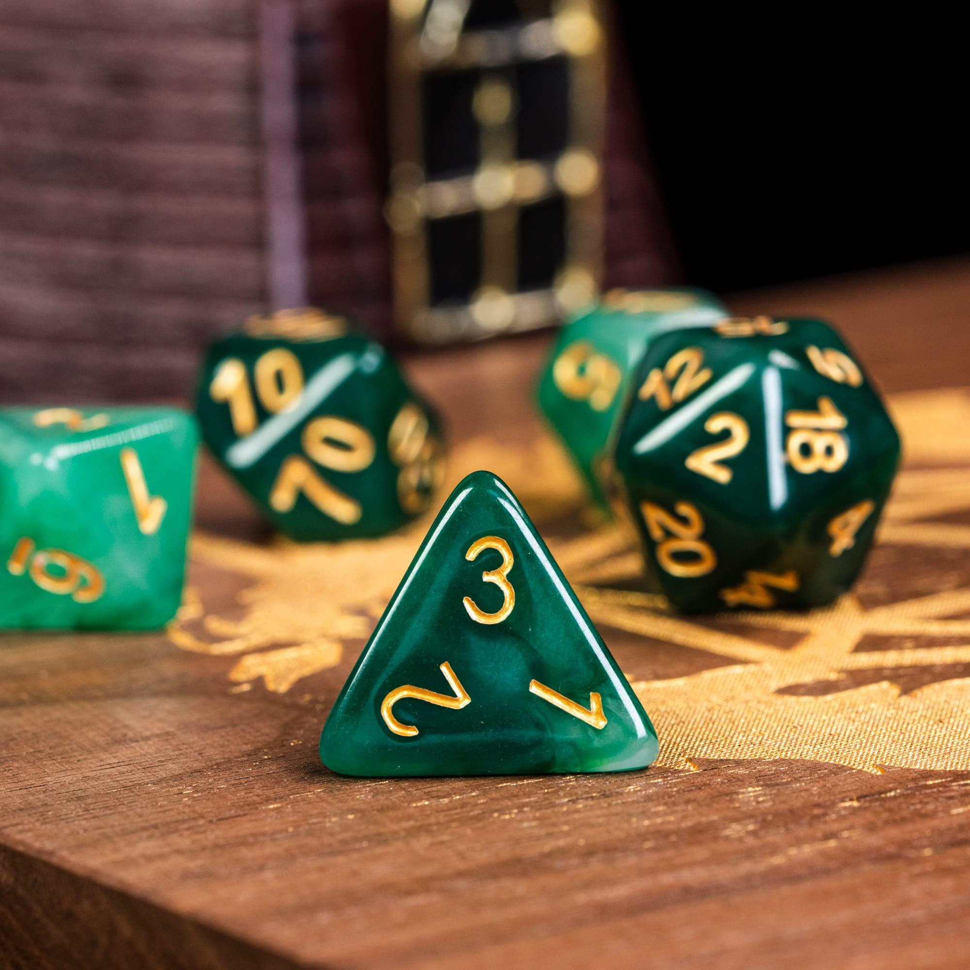 HDdais HDdais 8 Piece Pink DND Dice Set, Heart Resin Polyhedral Dice Set Extra D12 D&D Dice for Dungeons and Dragons Role Playing Game and Other Tabletop Games