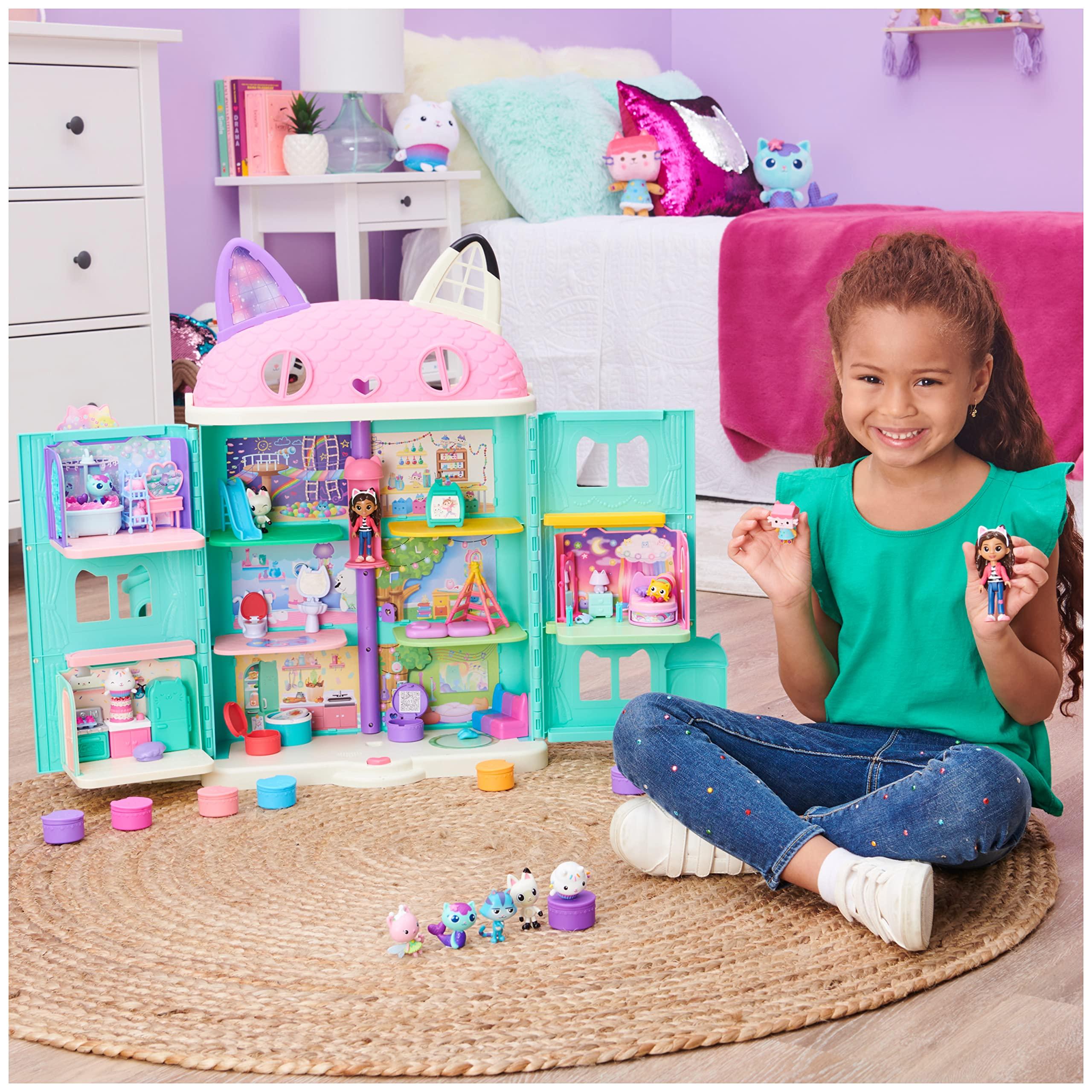 Gabby's Dollhouse Gabby's Dollhouse, Deluxe Figure Gift Set with 7 Toy Figures and Surprise Accessory, Kids Toys for Ages 3 and up