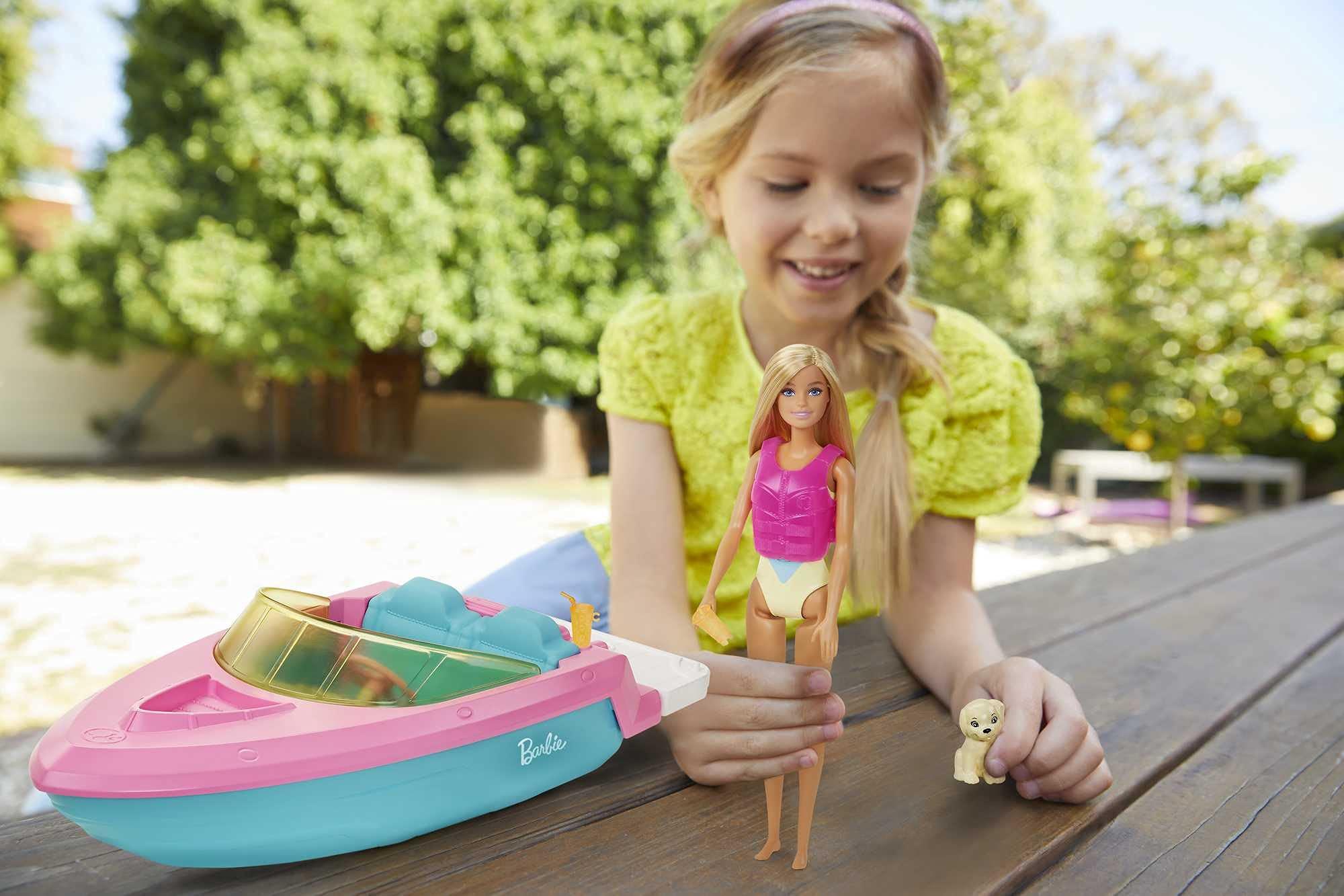 Barbie Barbie Toy Boat with Pet Puppy, Life Vest and Beverage Accessories, Fits 3 Dolls and Floats in Water