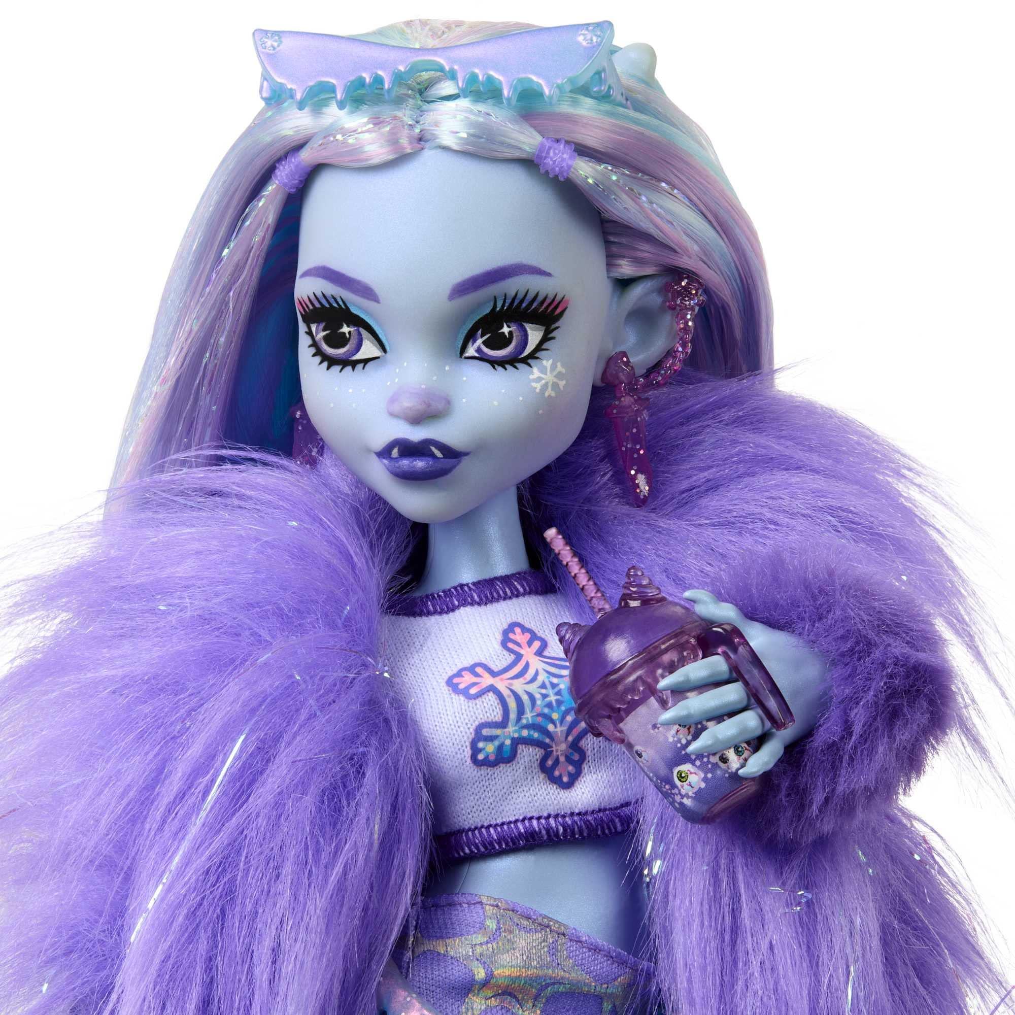 Monster High Monster High Doll, Abbey Bominable Yeti with Pet Mammoth Tundra & Accessories Including Furry Scarf & Snowflake Backpack