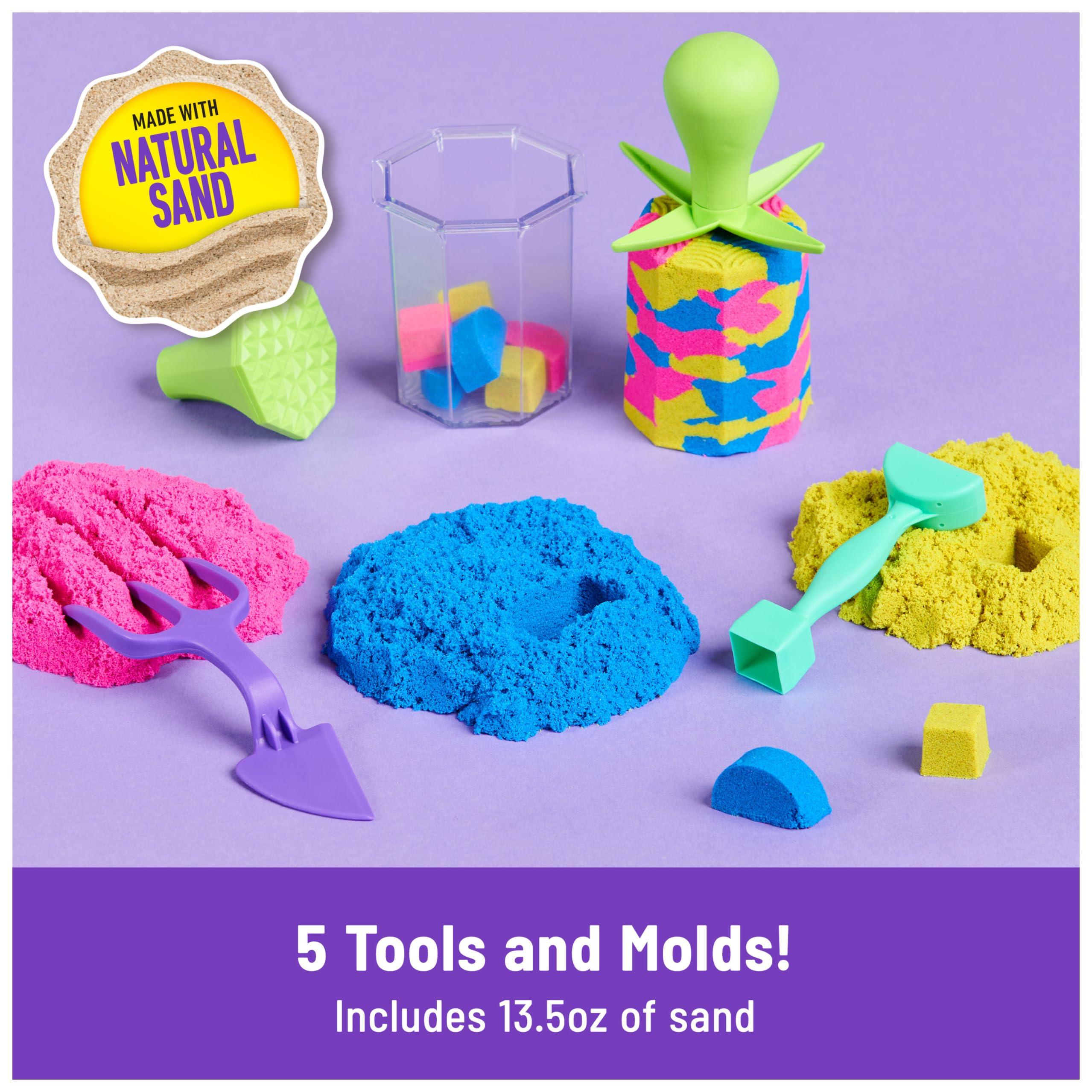 Kinetic Sand Kinetic Sand, Squish N Create Playset with 13.5oz Blue, Yellow & Pink Play Sand, 5 Tools, Sensory Toys for Kids Ages 3 and up