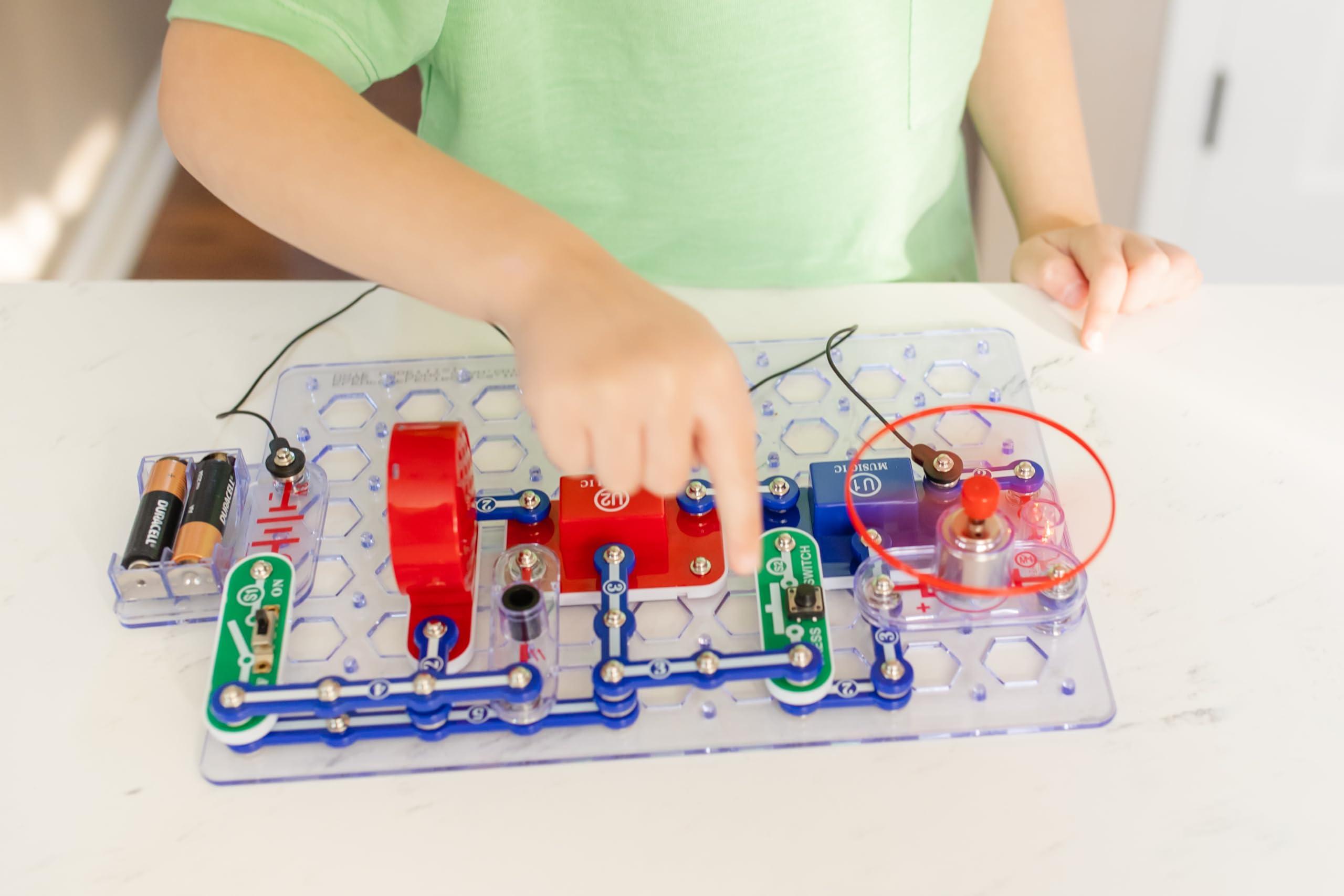 Snap Circuits Snap Circuits Extreme SC-750 Electronics Exploration Kit - Over 750 Projects, Full Color Manual, 80+ Parts for STEM Education, Kids 8+